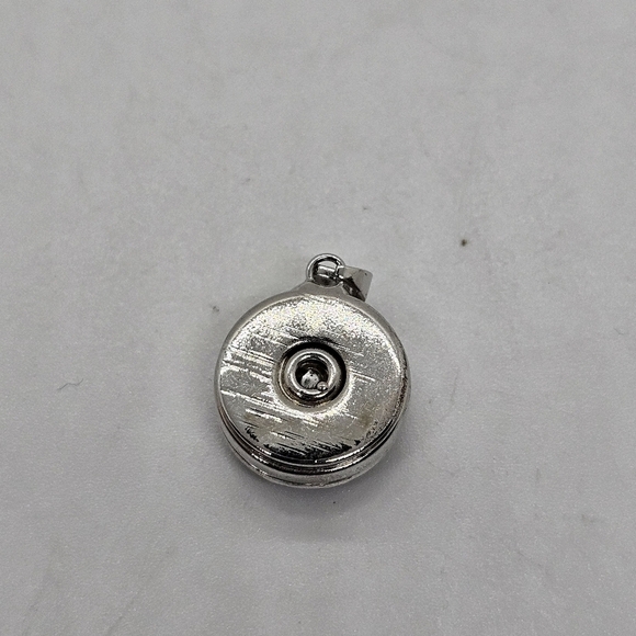silver tone rhinestone A snap pendant - Picture 2 of 3